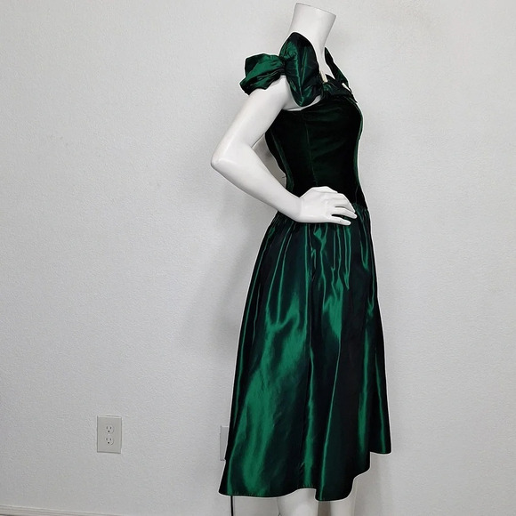 Vintage Union Made Velvet Taffeta Emerald Green Unique Midi Dress Size 4P - Picture 8 of 14